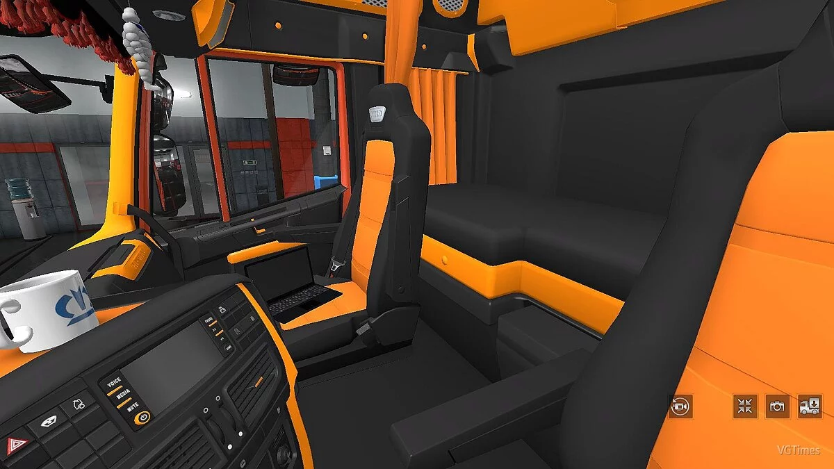 Euro Truck Simulator 2 — Black Orange Interior для Iveco Hi-Way [1.0] (v1.28.x - 1.34.x)