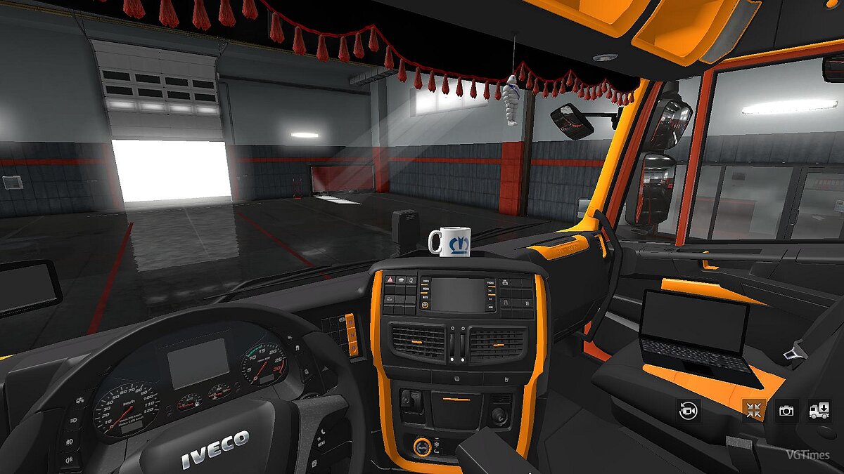 Euro Truck Simulator 2 — Black Orange Interior для Iveco Hi-Way [1.0] (v1.28.x - 1.34.x)