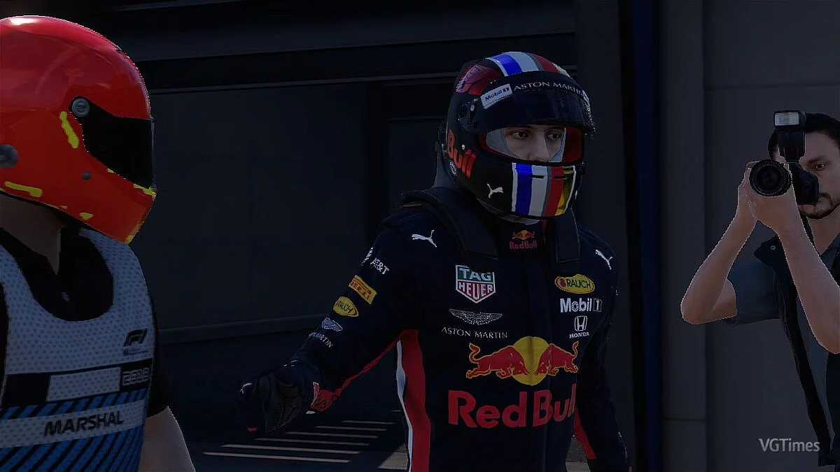 F1 2018 — Шлем Red Bull для карьеры