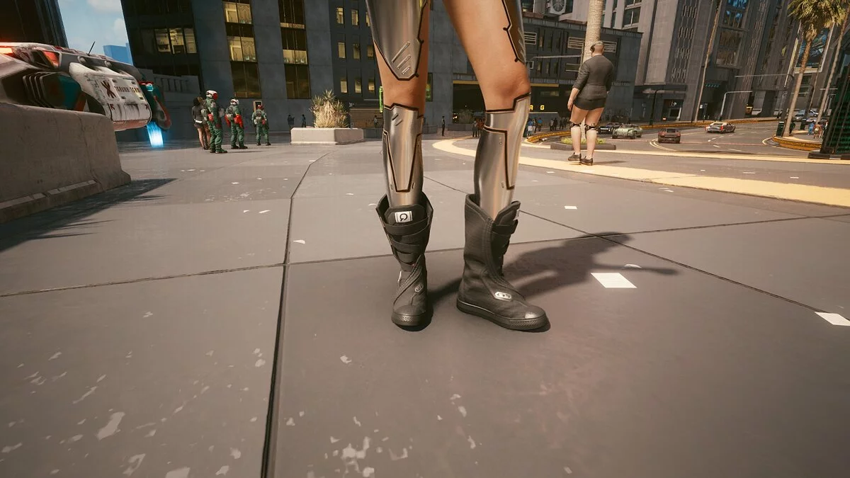 Cyberpunk 2077 — Разноцветные сапоги Converse