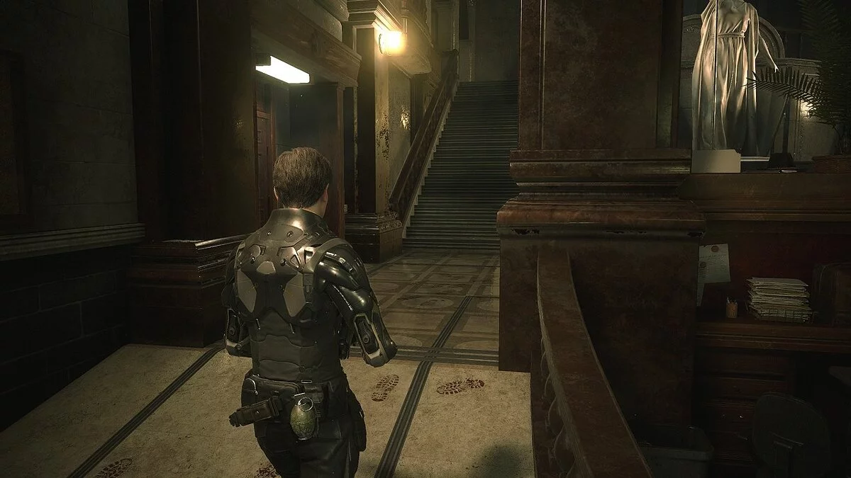 Resident Evil 2 — Леон в роли Адама Дженсена (Deus Ex)