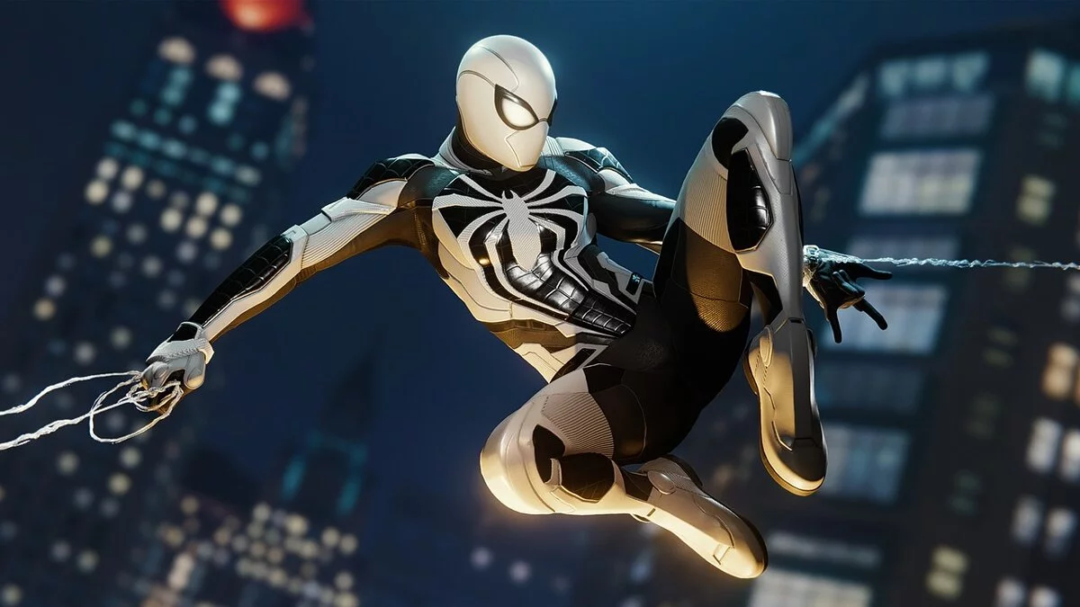 Marvel&#039;s Spider-Man Remastered — Усовершенствованный бронированный костюм с черными деталями вместо красных