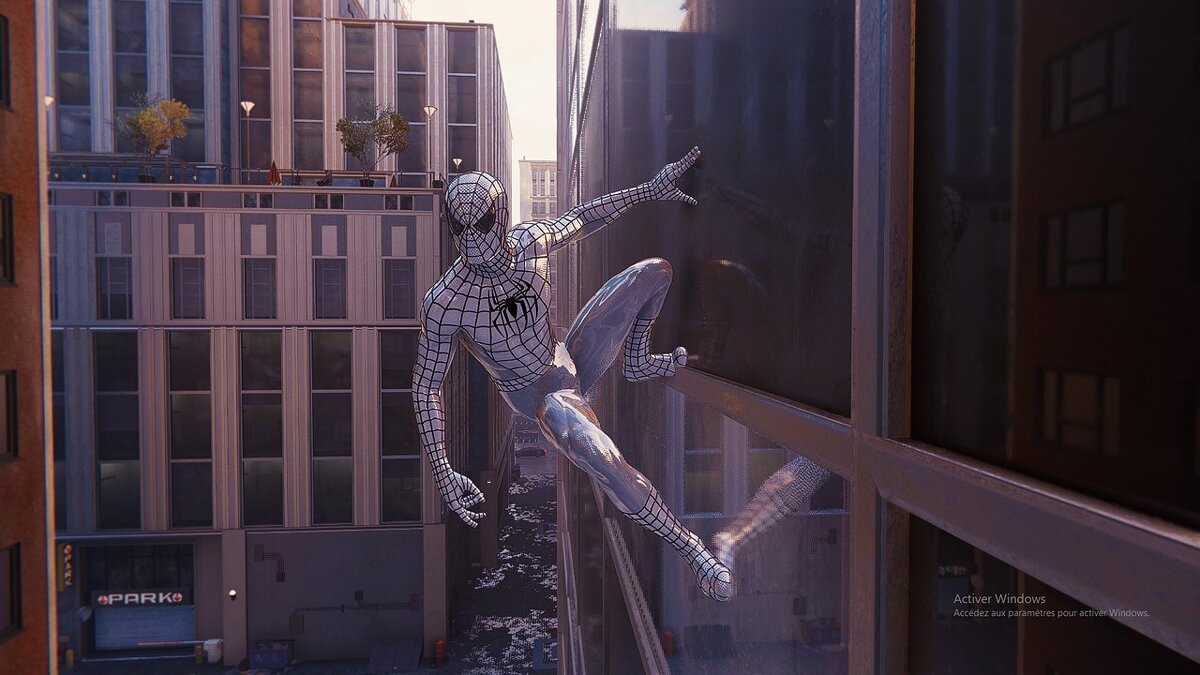 Marvel&#039;s Spider-Man Remastered — Белый глянцевый костюм Рэйми