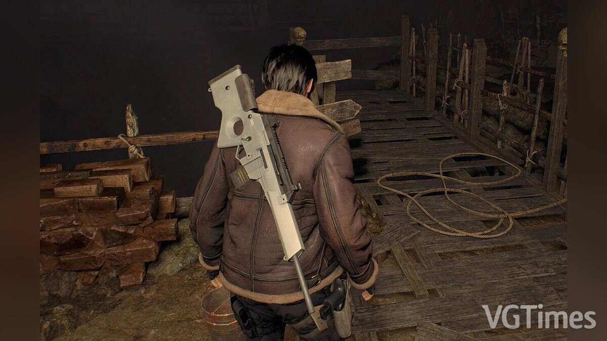 Resident Evil 4 Remake (2023) — Видимое оружие на спине Леона (версия куртки)