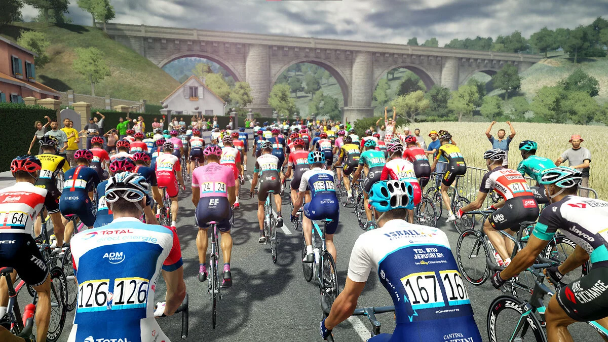 Скриншоты из Tour de France 2021