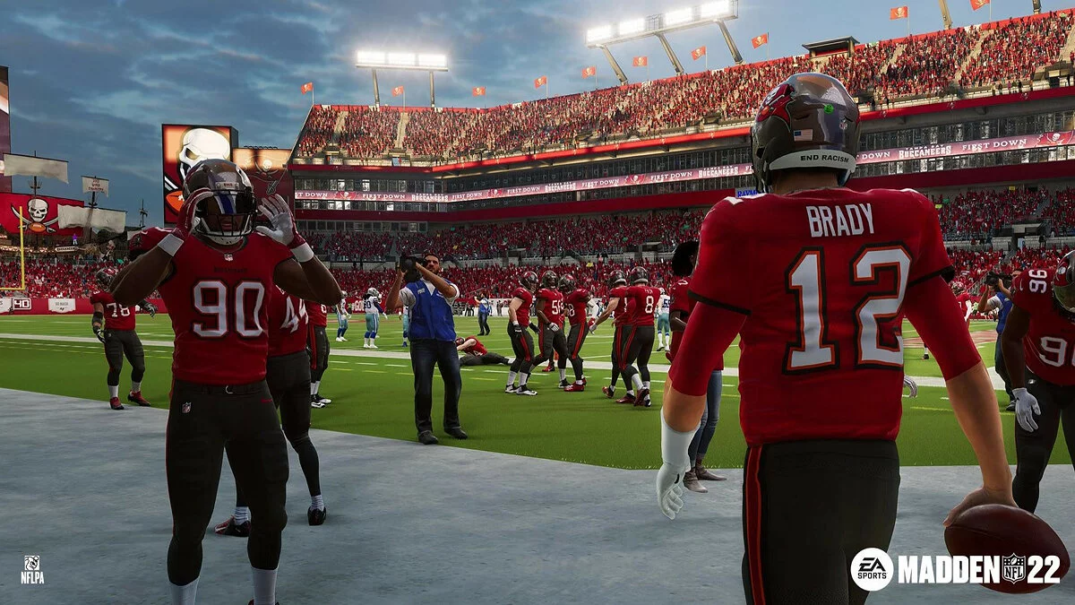 Скриншоты из Madden NFL 22