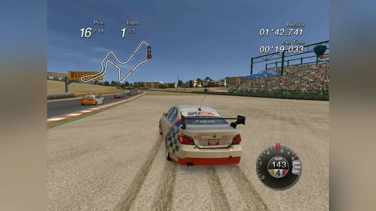 Скриншоты из Superstars V8 Racing
