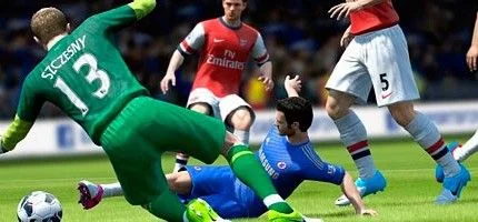 FIFA 13 удерживает лидерство