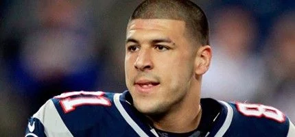 Аарона Эрнандеса, обвиняемого в убийстве, не будет в Madden NFL 25 и NCAA Football 14