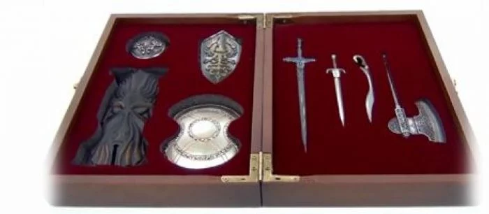 Коллекционная версия Dark Souls 2 поставляется в Японии с набором миниатюрного оружия