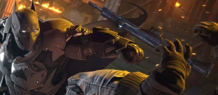 В релизном трейлере DLC Cold, Cold Heart для  Batman: Arkham Origins главный герой пользуется всеми преимуществами нового костюма