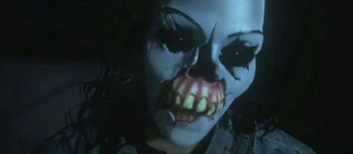 The Game Awards: в трейлере Until Dawn девушка прячется под кроватью от маньяка в маске клоуна