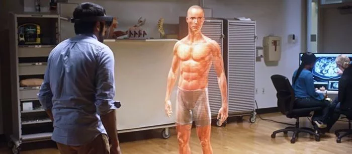 Новое видео HoloLens показало полезность устройства для науки