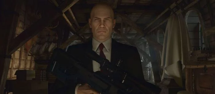 На новых скриншотах Hitman 6 человека выбросили с крыши