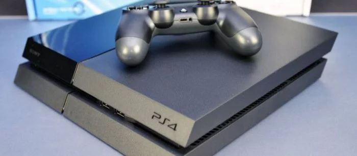 Глава Xbox ожидает снижения цены на PlayStation 4