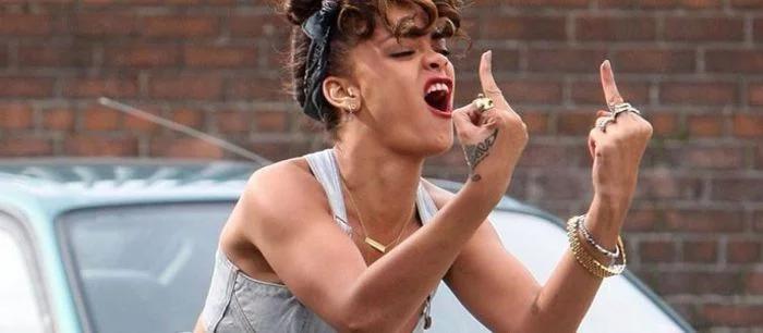 В iOS 9.1 можно будет отправить смайлик, показывающий средний палец