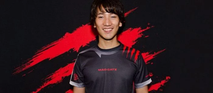 Сильнейший игрок по Street Fighter пожертвовал призовые деньги учащимся