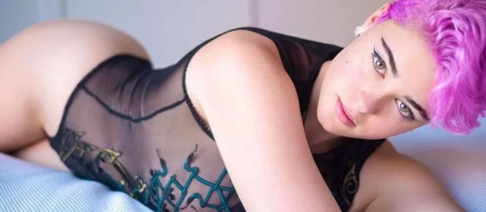 Модель Стефания Феррарио признана живым воплощением Зари из Overwatch