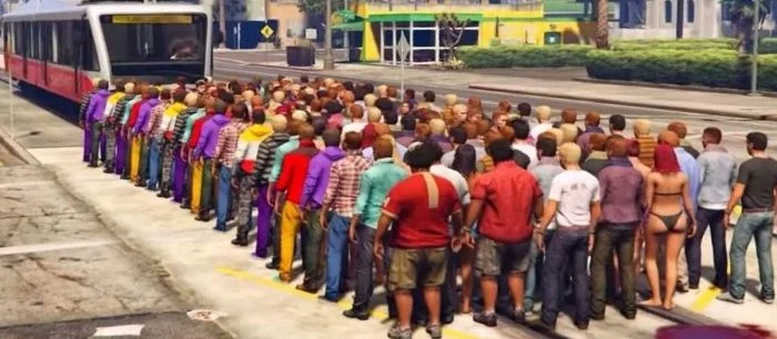 Что будет, если трамвай врежется в толпу из 100 человек в GTA 5