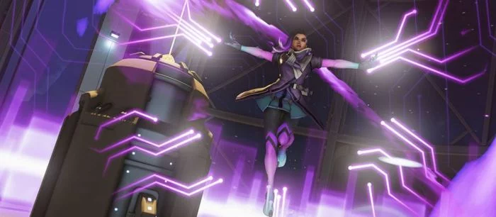 В Overwatch появилась Сомбра, новая карта и аркадный режим