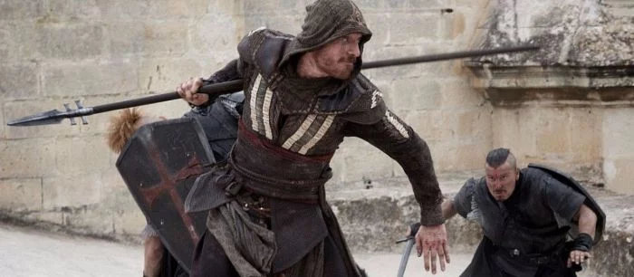 Новый клип из фильма по Assassin's Creed продемонстрировал захватывающую погоню