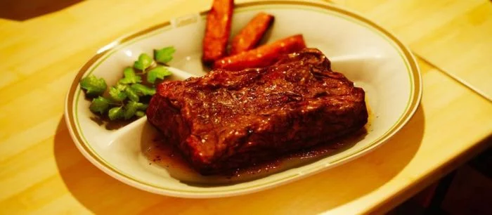 Разработчики Final Fantasy XV попробовали еду из игры, прежде чем ее добавить туда