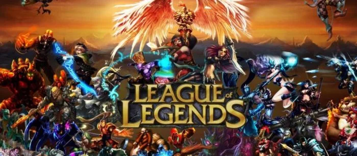 Геймер из Китая проломил головою монитор из-за проигранного матча в League of Legends