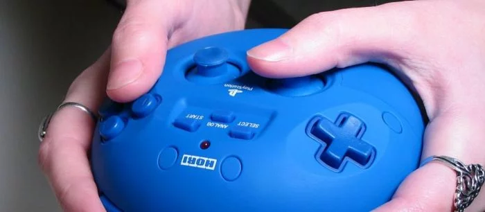 Hori анонсировала самый неудобный геймпад для PS4