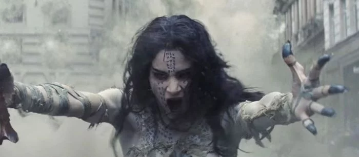 В новом трейлере фильма «Мумия» (2017) показали битву Тома Круза с древним злом