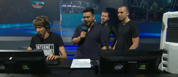 Бот выиграл одного из лучших профессиональных игроков в Dota 2. Для игры анонсированы два новых героя