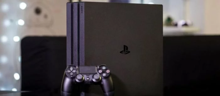 Эксперты: PS4 Pro может обойти по продажам Xbox One X в грядущее Рождество