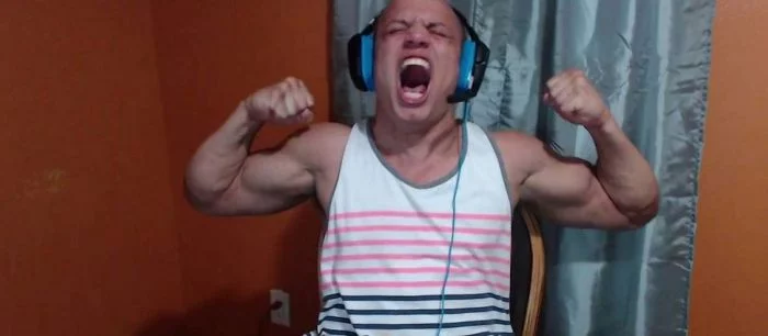 Разработчик Riot Games был уволен за оскорбления популярного стримера