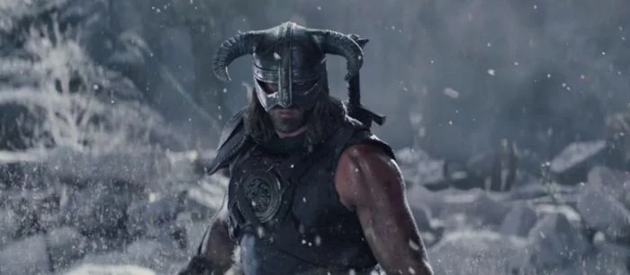 Дракон выбрасывает игрока на скалы в новой рекламе Skyrim VR; посмотрите запись геймплея