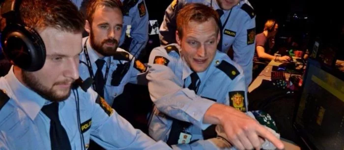 Норвежские геймеры вызвали полицию, чтобы сыграть с ними в CS:GO. И они не отказались!