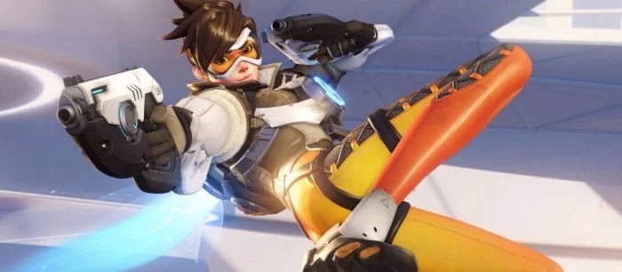 Посмотрите, как Трейсер стреляет лазерами из глаз в ранней версии Overwatch
