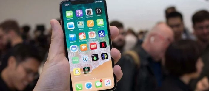 Защиту Face ID на iPhone X взломали за неделю с помощью страшной маски