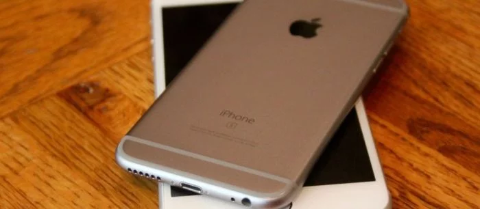 Apple призналась, что специально снижает производительность старых айфонов