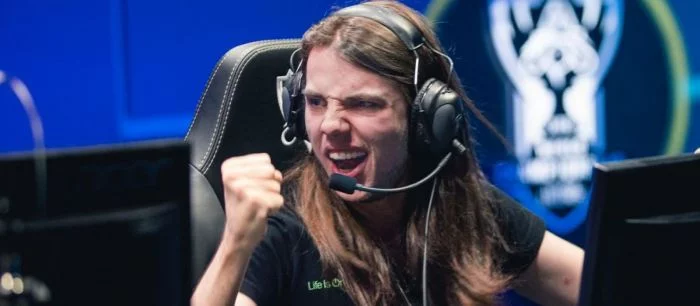 Российский игрок LoL закончил карьеру после бана от Riot Games за конструктивную критику
