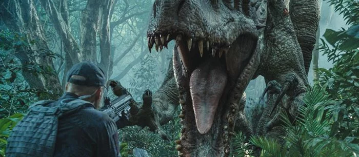 В трейлере фильма «Мир юрского периода 2» показали встречу героев с тираннозавром