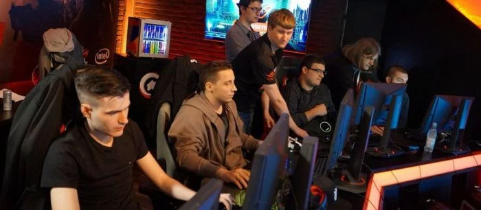 В сети собирают деньги на лечение больного раком киберспортсмена DOTA 2