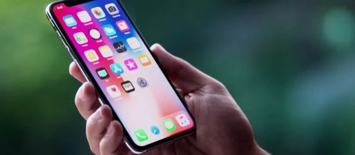 Слух: Apple выпустит iPhone без рамки в 2019 году