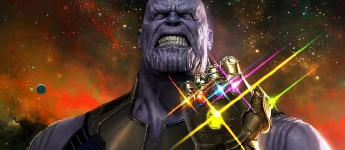 Парня в костюме Таноса из «Мстителей» арестовала полиция, вызвав бурю шуток в интернете