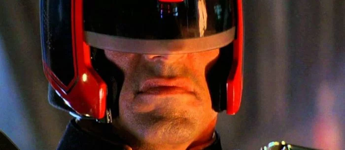 В Steam вышел олдскульный экшен про «Судью Дредда»