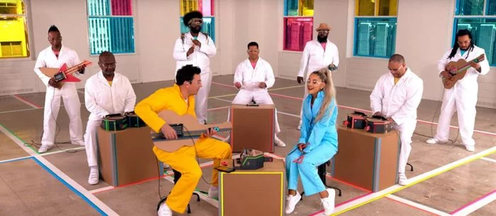 Звезда Nickelodeon спела при помощи Nintendo Labo в своем новом клипе (видео)