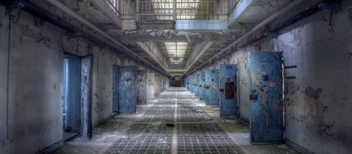 Из пробитого дна Steam просочилась игра «ЕСТЬ ДВА СТУЛА»