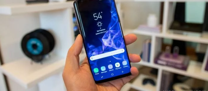 Samsung Galaxy S10 оснастят новой технологией сканера отпечатков пальцев