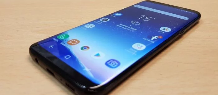 Samsung готовит прорывной смартфон с двумя дисплеями