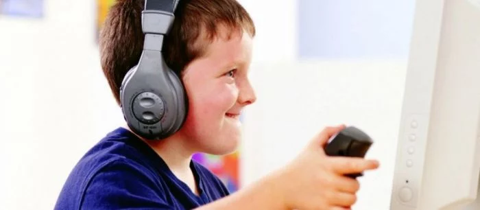 Большинство родителей разрешают детям играть в видеоигры «18+», но запрещают смотреть фильмы для взрослых