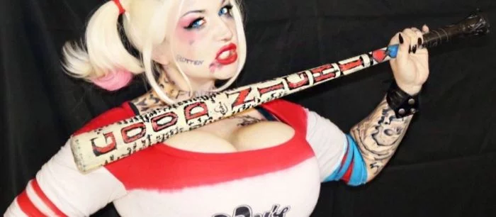 Косплеерша сбросила 60 кг и потратила 1,6 млн. рублей на увеличение груди, чтобы быть «эротичнее»