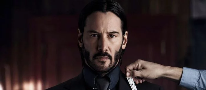 Посмотрите, как Киану Ривз скачет на лошади на фото со съемок «Джона Уика 3»